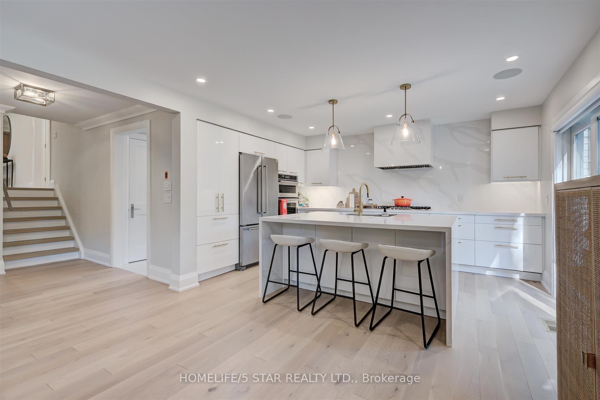 Photo 13 of 7 Kingsborough Crescent, Etobicoke, Willowridge-Martingrove-Richview — HOMEH