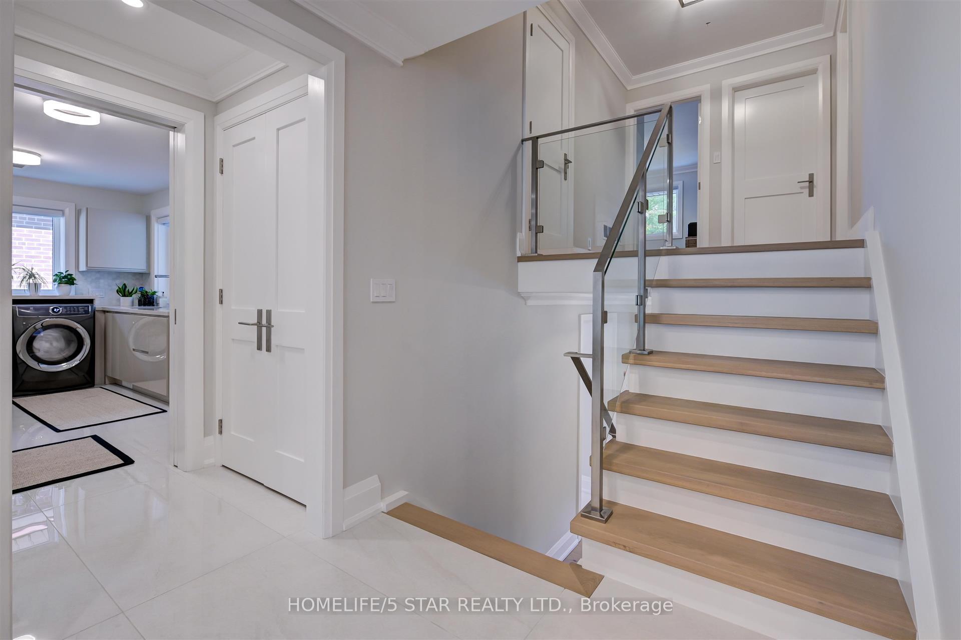 Photo 15 of 7 Kingsborough Crescent, Etobicoke, Willowridge-Martingrove-Richview — HOMEH