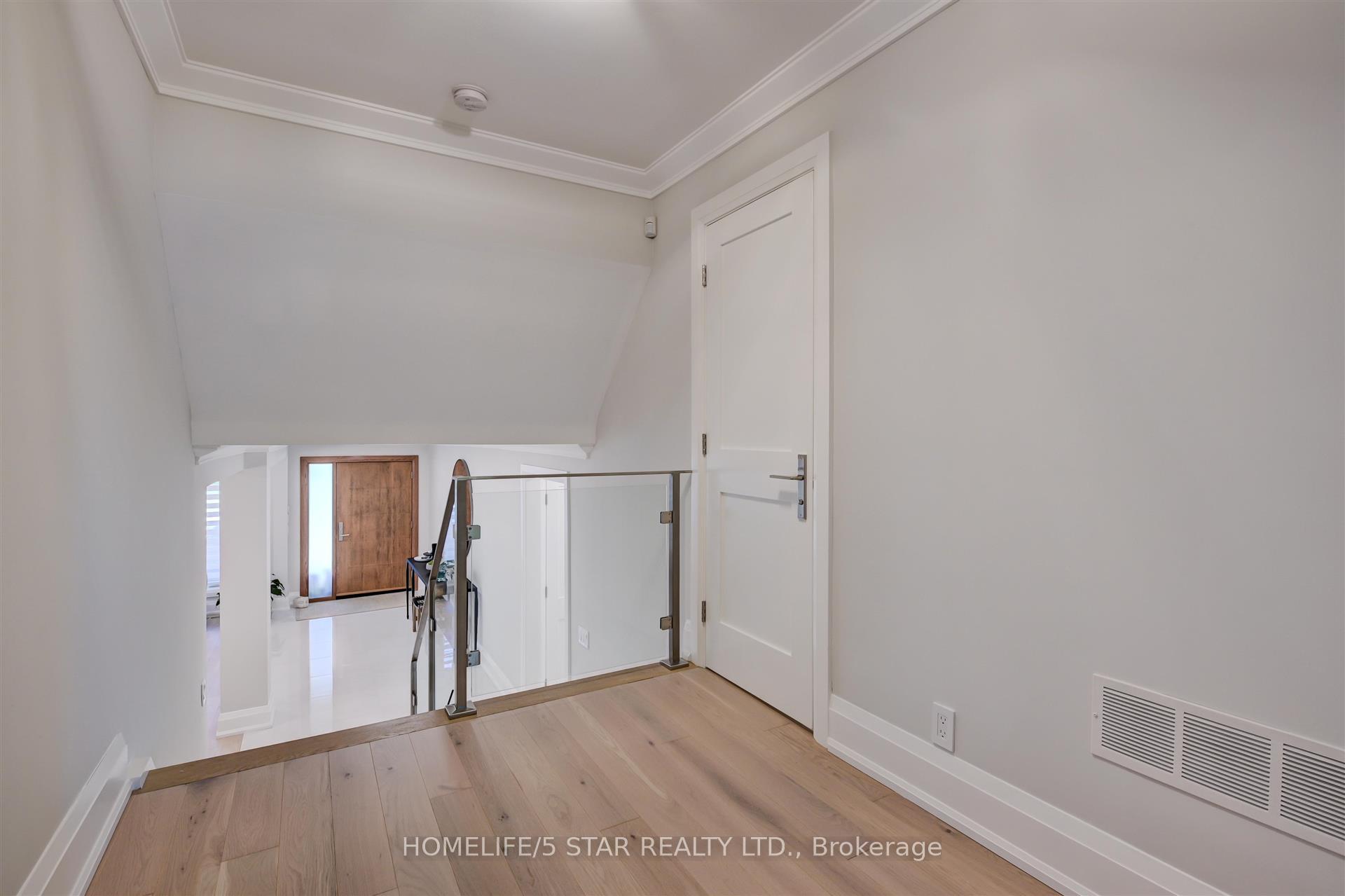 Photo 16 of 7 Kingsborough Crescent, Etobicoke, Willowridge-Martingrove-Richview — HOMEH