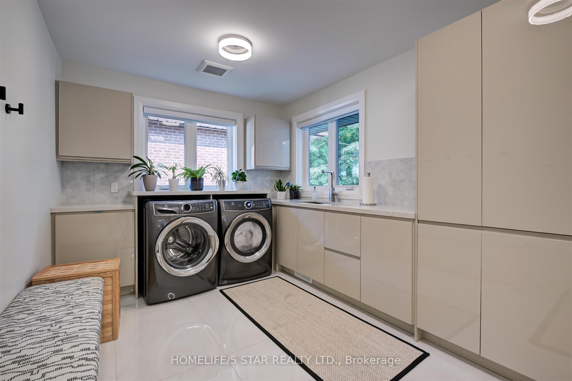 Photo 17 of 7 Kingsborough Crescent, Etobicoke, Willowridge-Martingrove-Richview — HOMEH