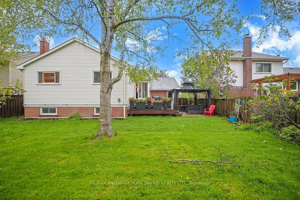 Photo 7 of 916 Finley Avenue, Ajax, South West — HOMEH