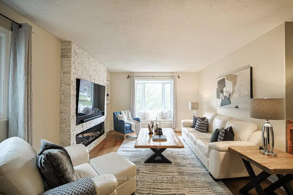 Photo 13 of 916 Finley Avenue, Ajax, South West — HOMEH