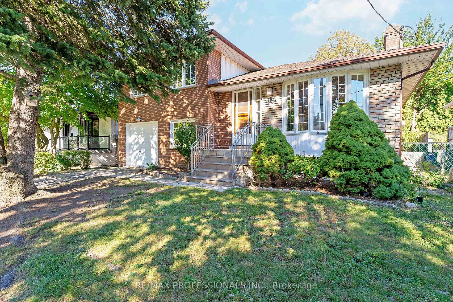 Photo 2 of 12 Drury Lane, Etobicoke, Humber Heights — HOMEH