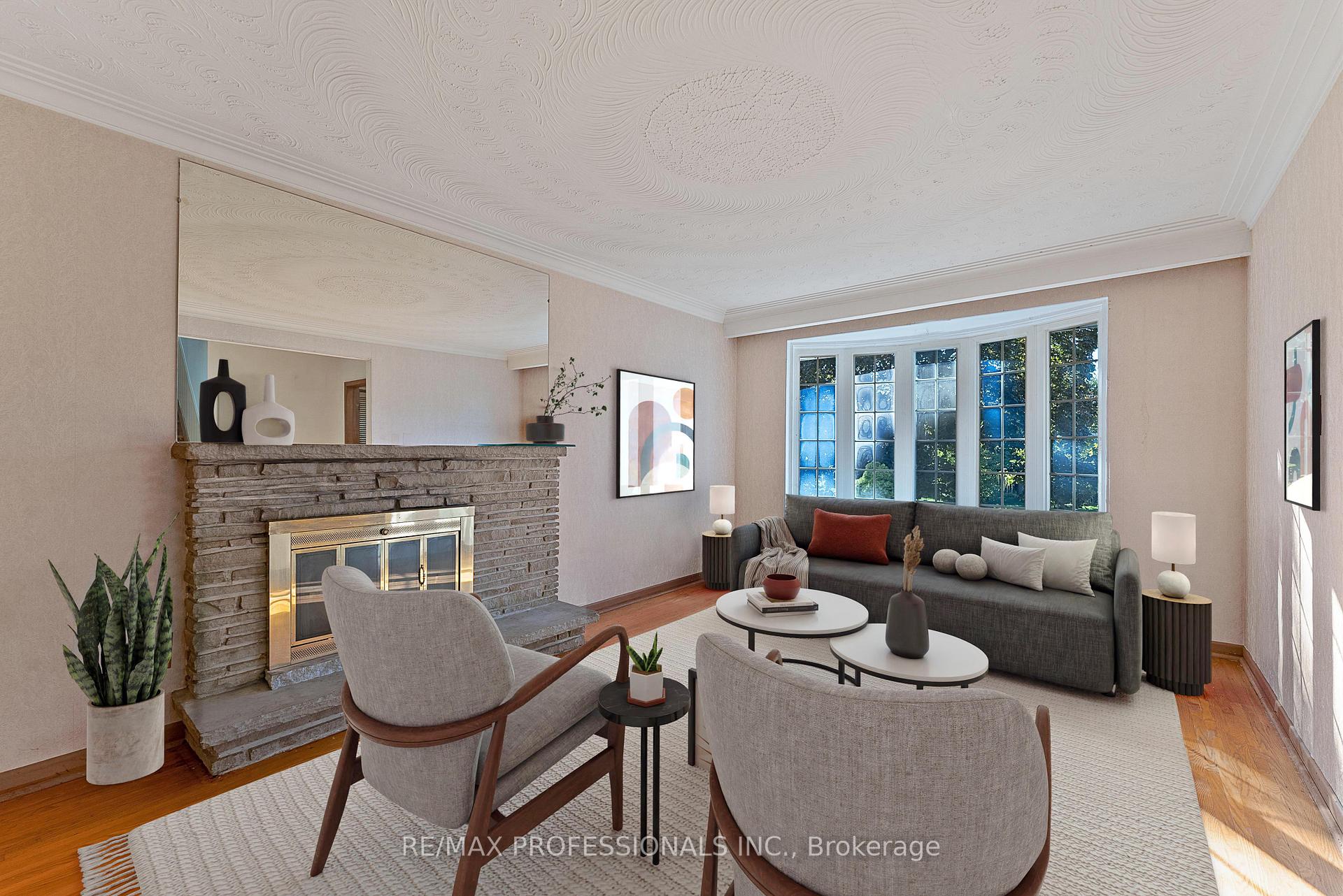 Photo 5 of 12 Drury Lane, Etobicoke, Humber Heights — HOMEH