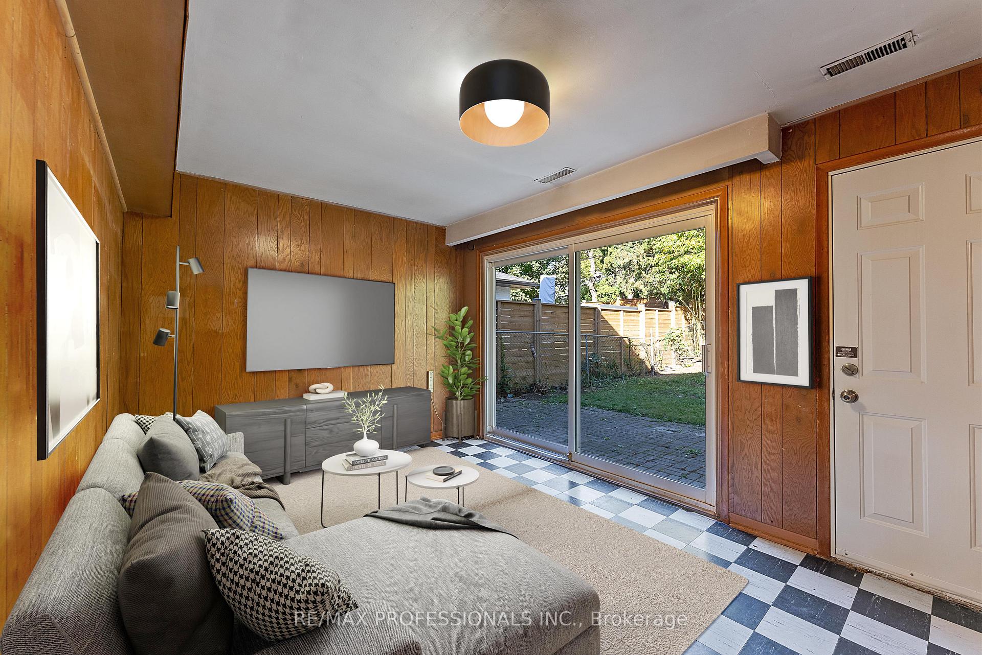 Photo 7 of 12 Drury Lane, Etobicoke, Humber Heights — HOMEH