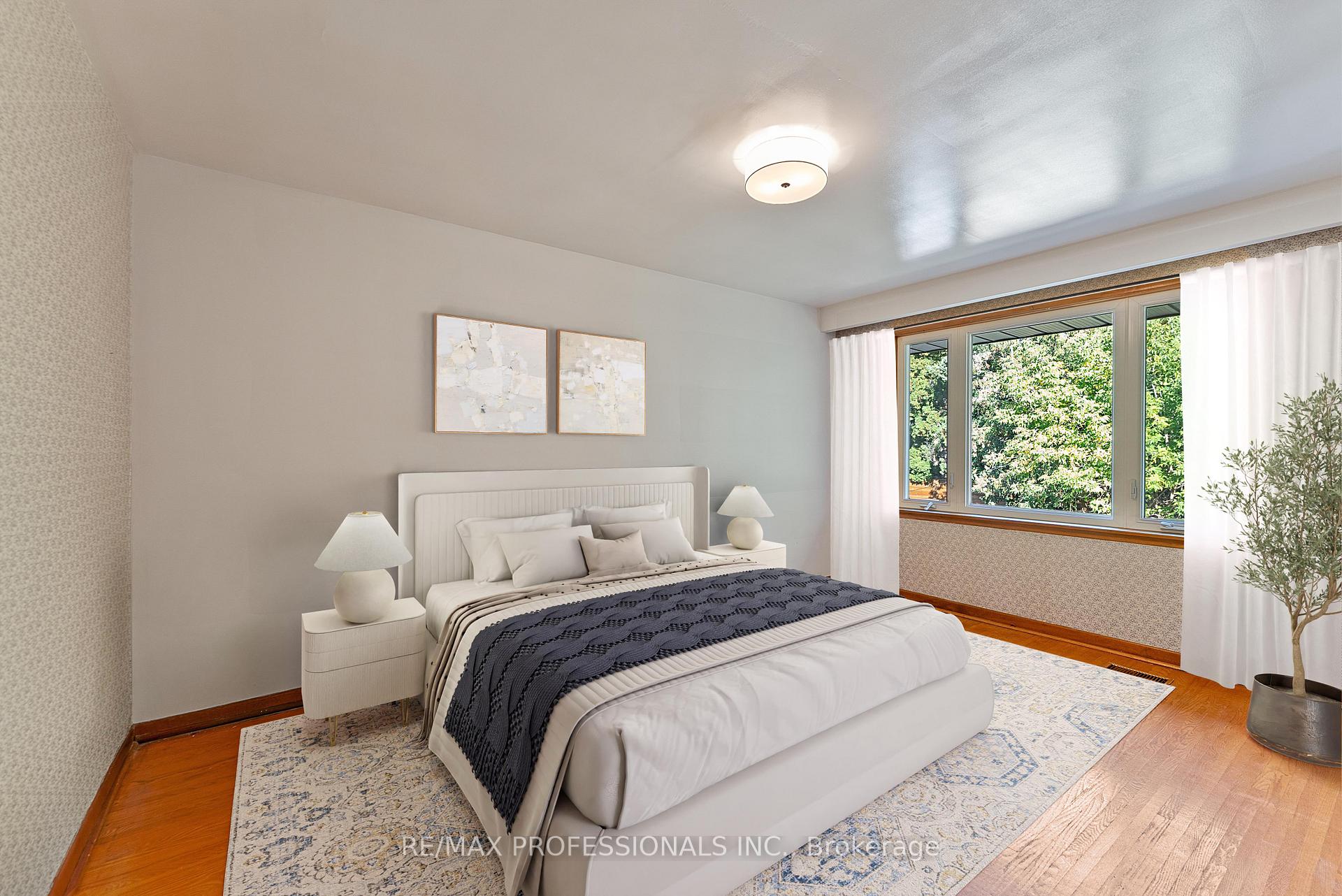 Photo 8 of 12 Drury Lane, Etobicoke, Humber Heights — HOMEH