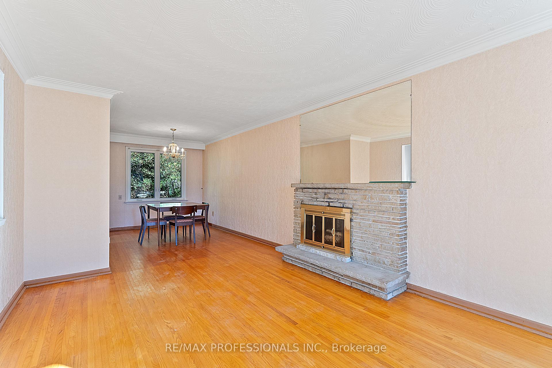 Photo 12 of 12 Drury Lane, Etobicoke, Humber Heights — HOMEH