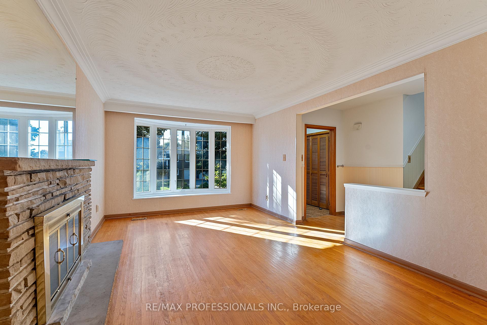 Photo 15 of 12 Drury Lane, Etobicoke, Humber Heights — HOMEH