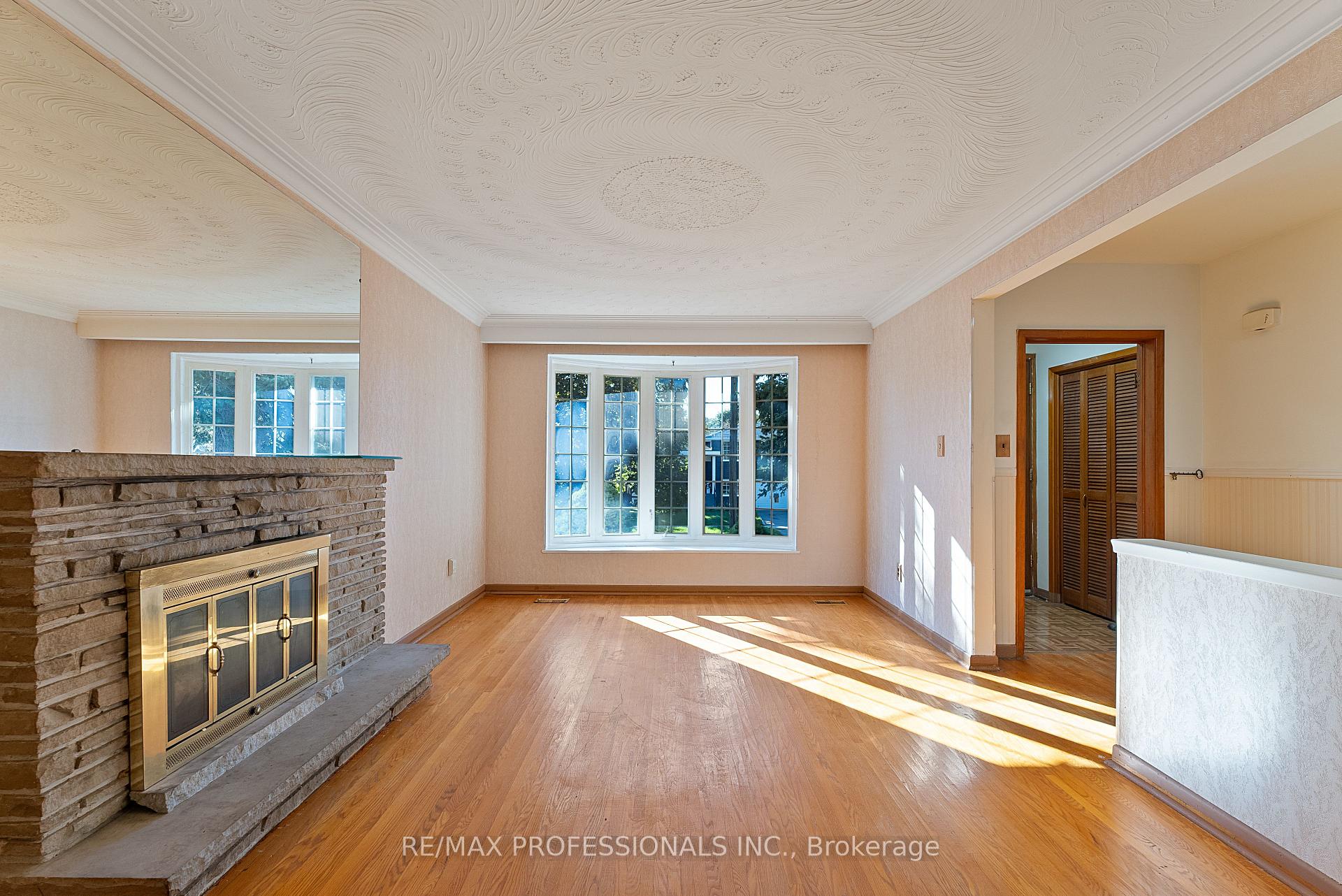 Photo 16 of 12 Drury Lane, Etobicoke, Humber Heights — HOMEH