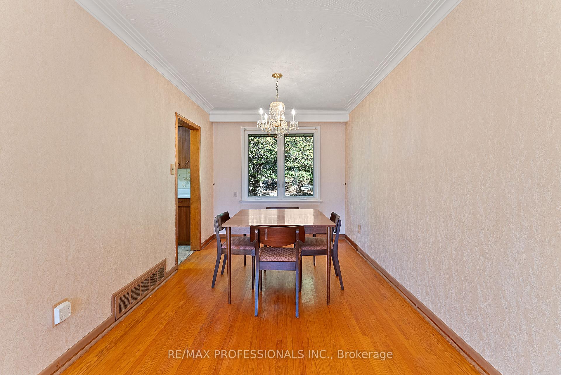 Photo 18 of 12 Drury Lane, Etobicoke, Humber Heights — HOMEH