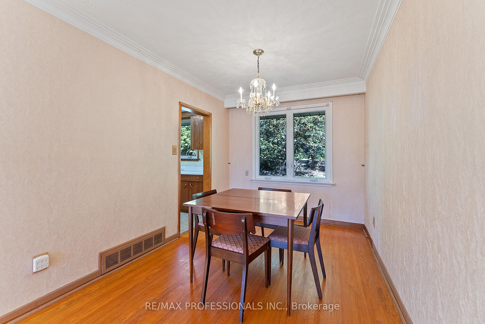 Photo 20 of 12 Drury Lane, Etobicoke, Humber Heights — HOMEH