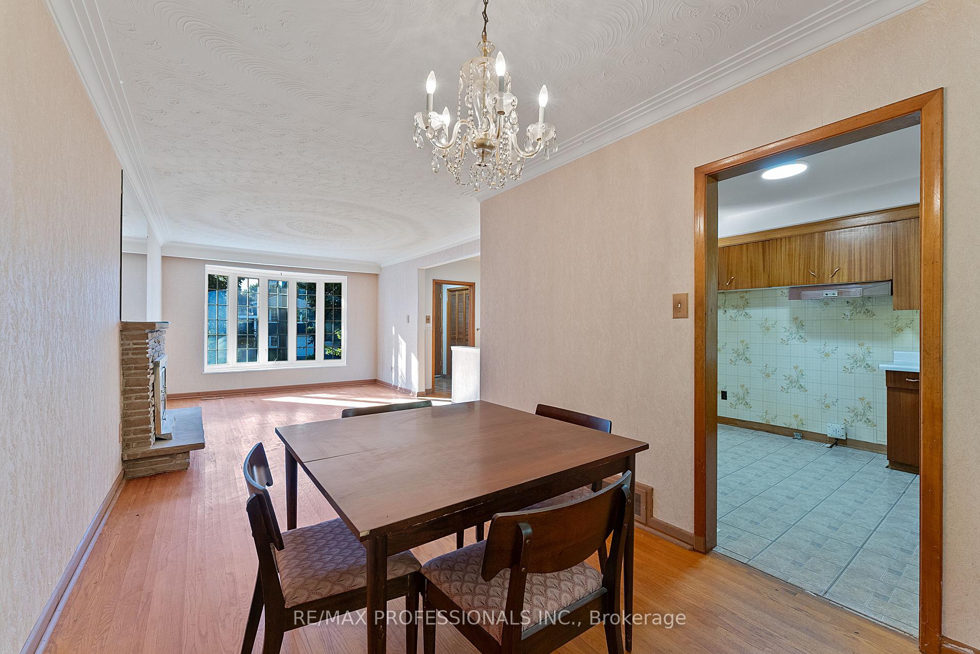 Photo 21 of 12 Drury Lane, Etobicoke, Humber Heights — HOMEH