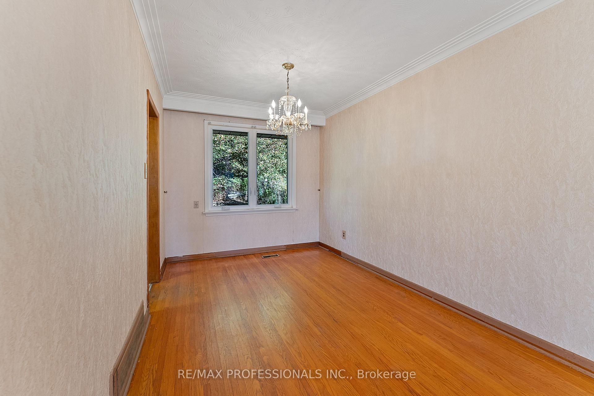 Photo 22 of 12 Drury Lane, Etobicoke, Humber Heights — HOMEH
