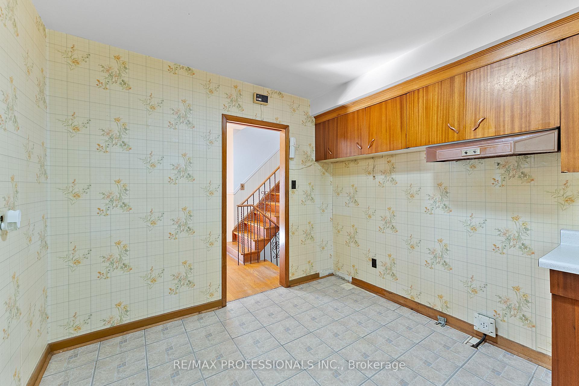 Photo 26 of 12 Drury Lane, Etobicoke, Humber Heights — HOMEH