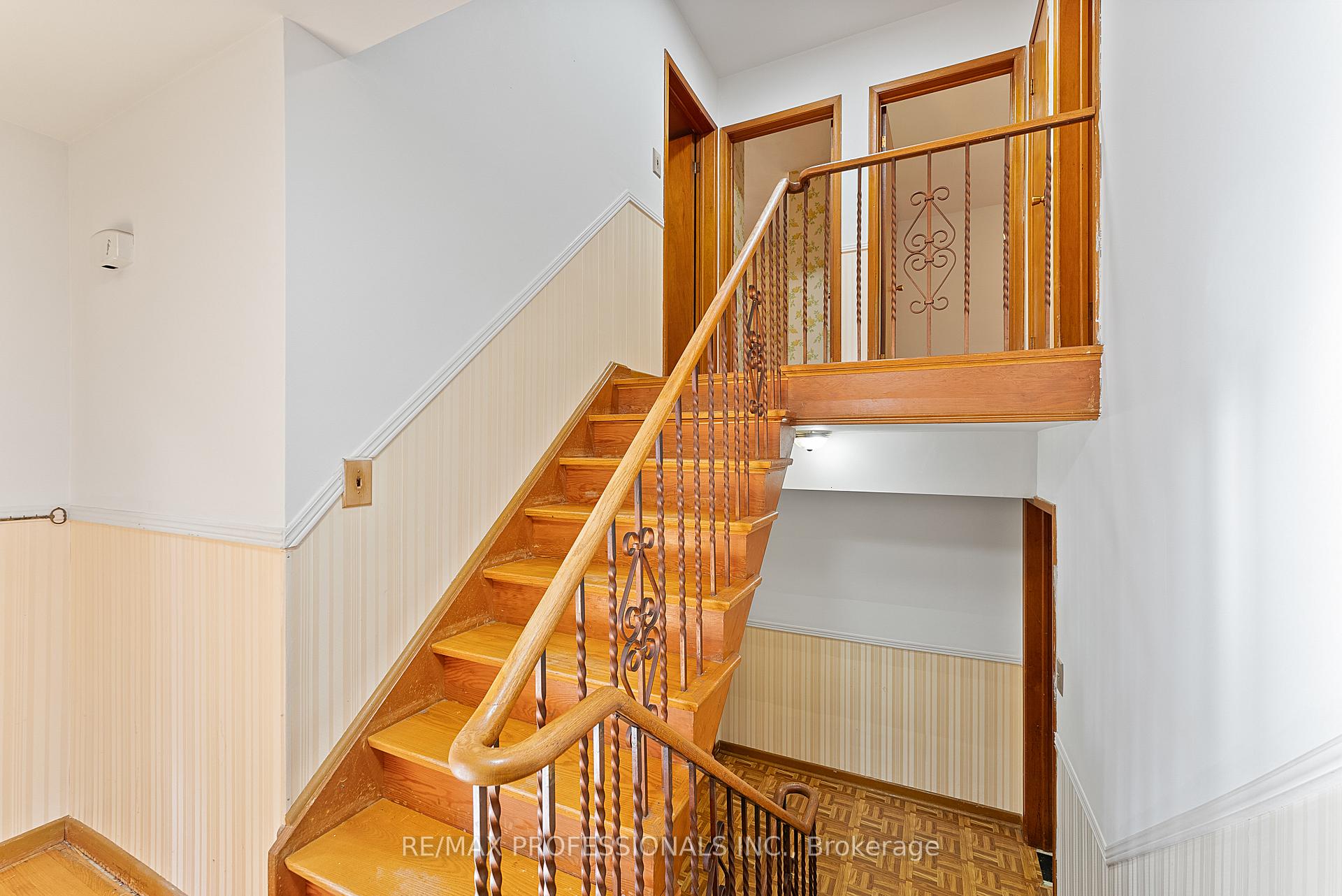 Photo 27 of 12 Drury Lane, Etobicoke, Humber Heights — HOMEH