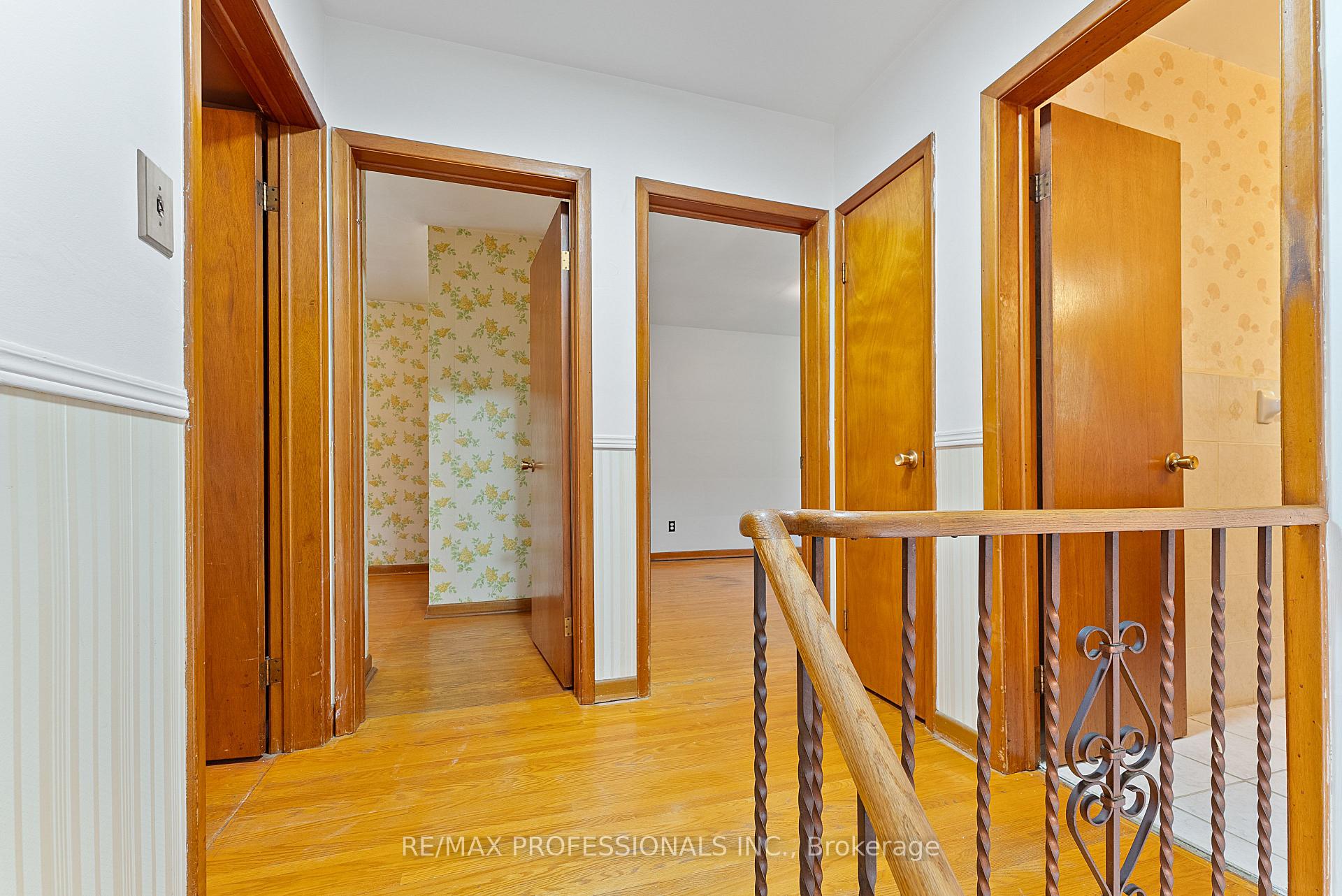 Photo 28 of 12 Drury Lane, Etobicoke, Humber Heights — HOMEH