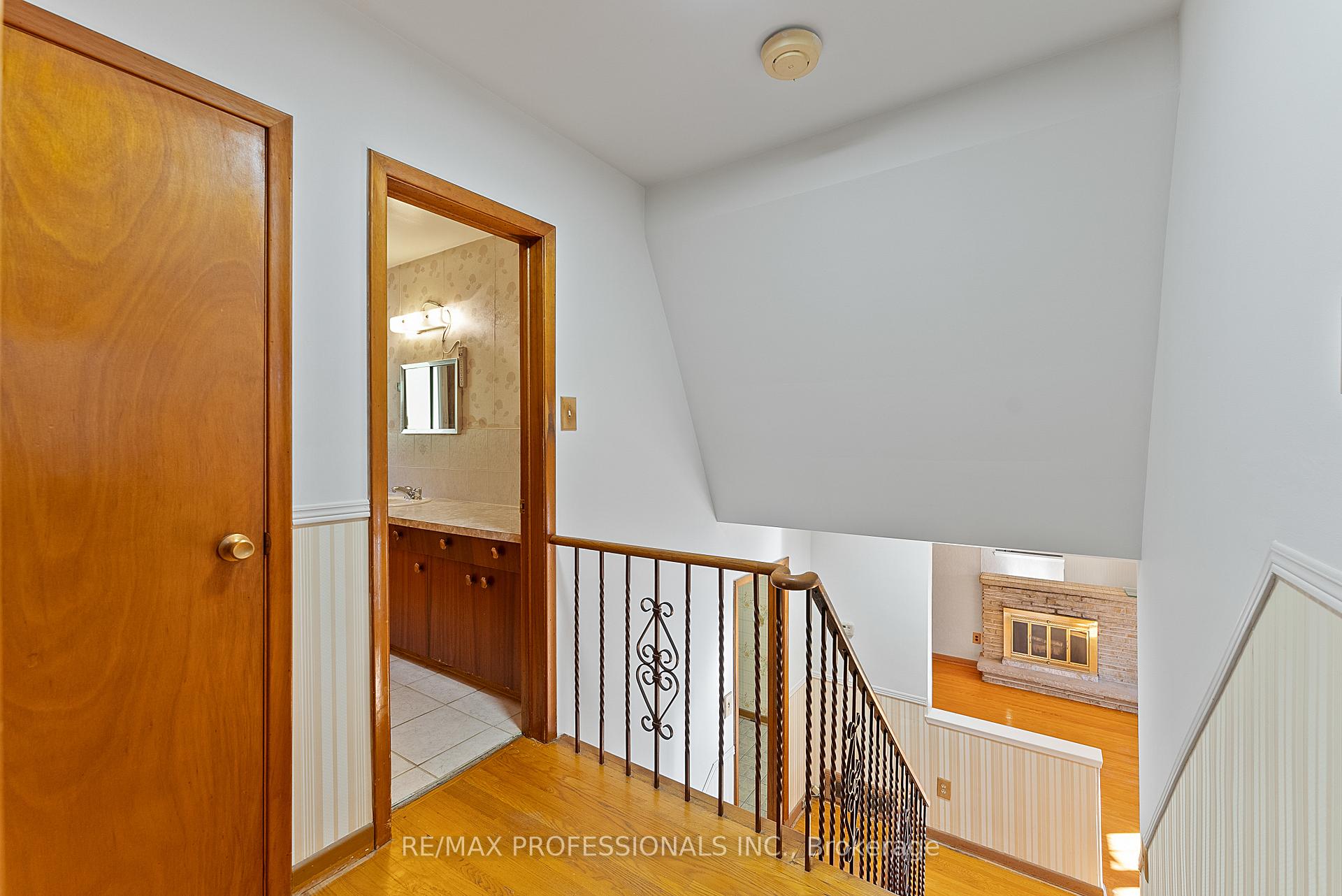 Photo 29 of 12 Drury Lane, Etobicoke, Humber Heights — HOMEH