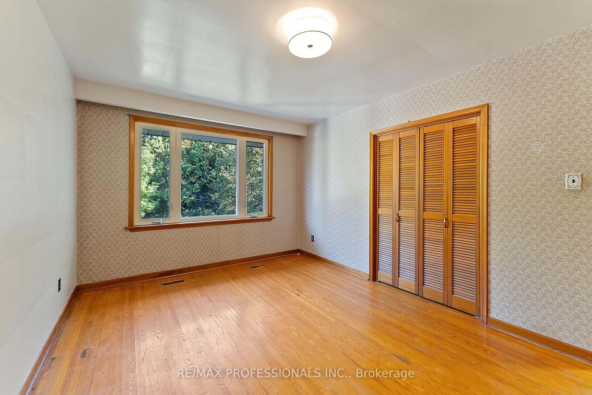 Photo 31 of 12 Drury Lane, Etobicoke, Humber Heights — HOMEH