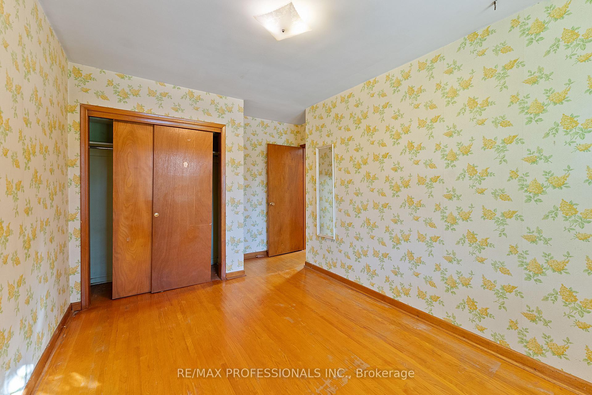 Photo 34 of 12 Drury Lane, Etobicoke, Humber Heights — HOMEH