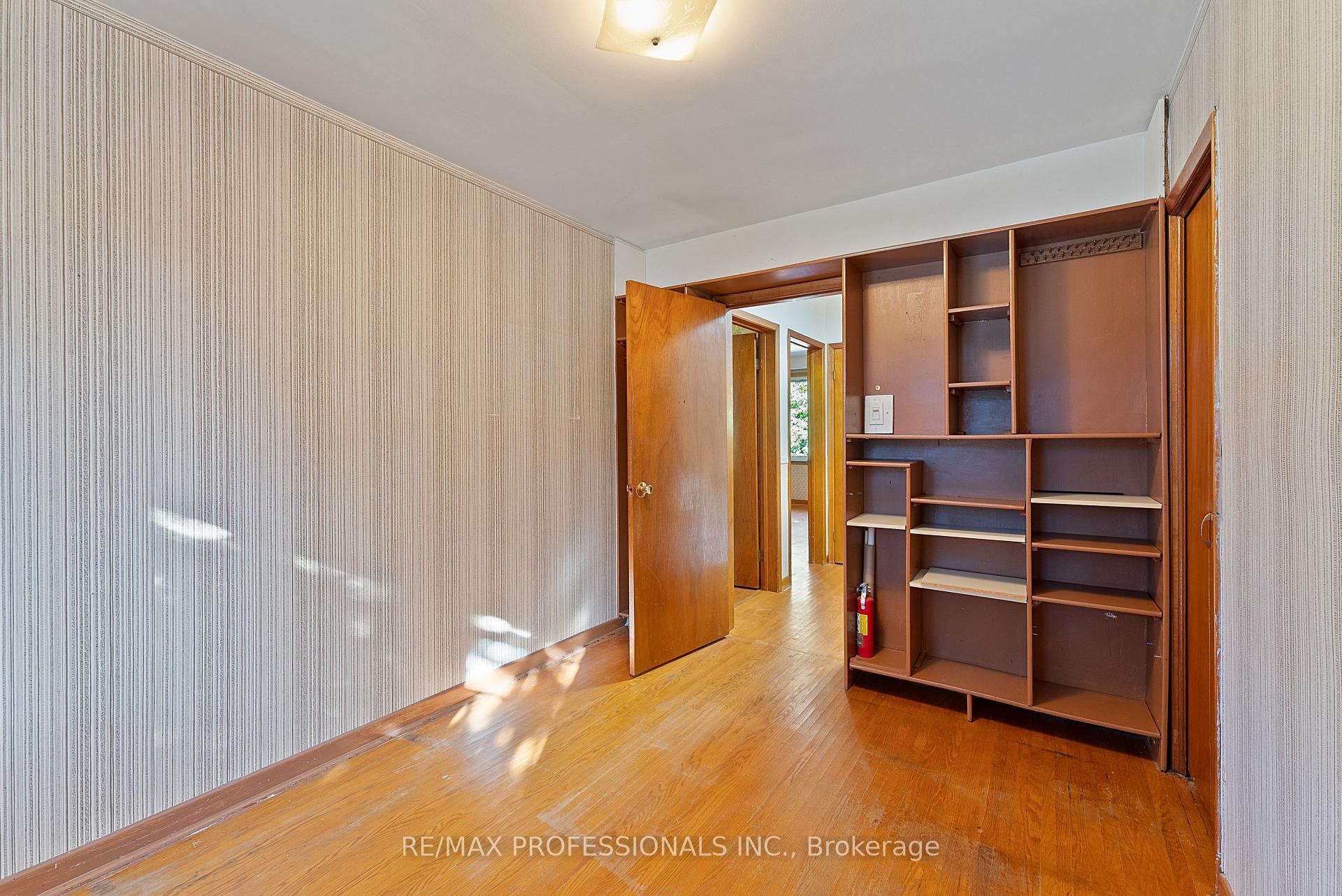 Photo 36 of 12 Drury Lane, Etobicoke, Humber Heights — HOMEH