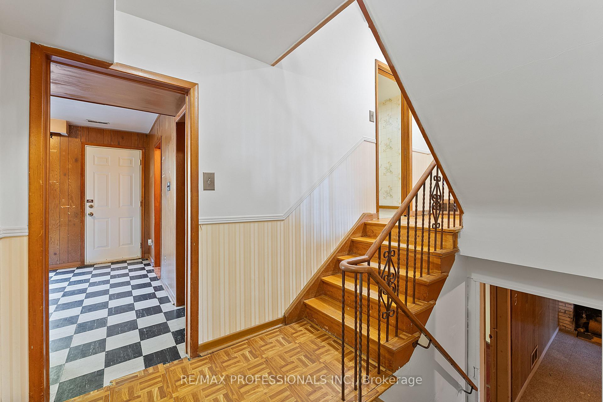 Photo 39 of 12 Drury Lane, Etobicoke, Humber Heights — HOMEH