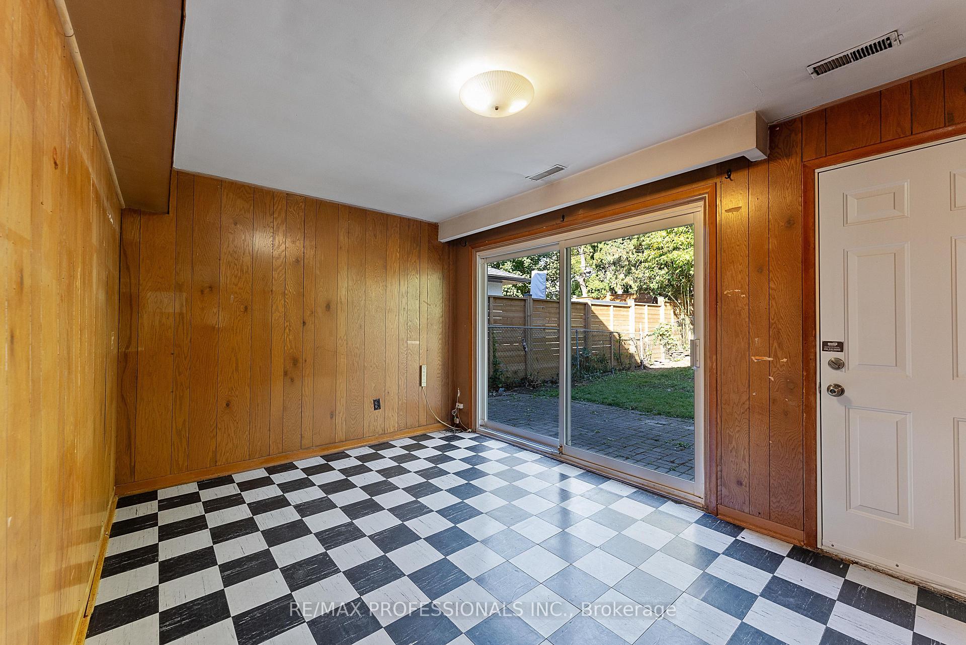 Photo 40 of 12 Drury Lane, Etobicoke, Humber Heights — HOMEH