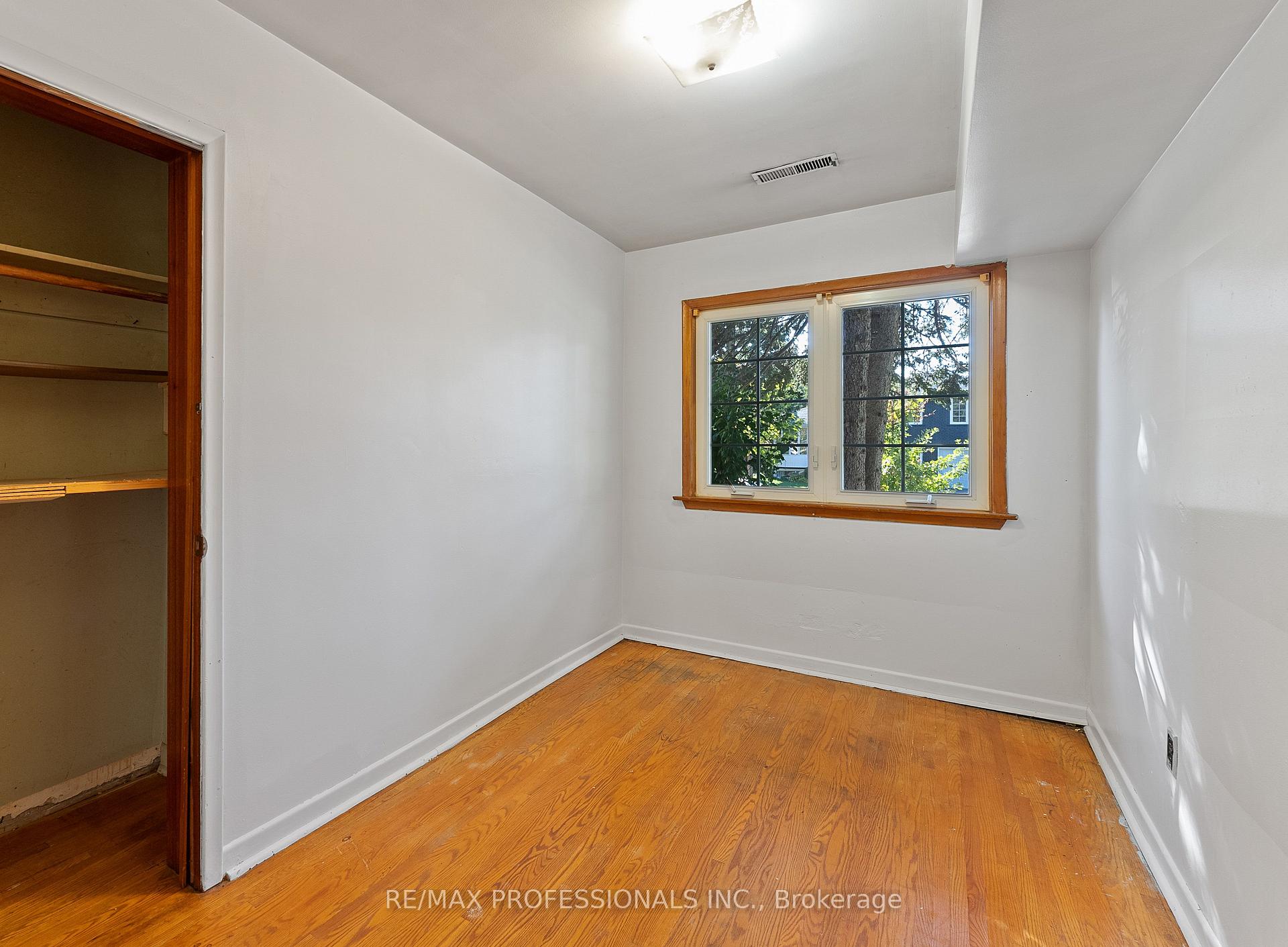 Photo 43 of 12 Drury Lane, Etobicoke, Humber Heights — HOMEH