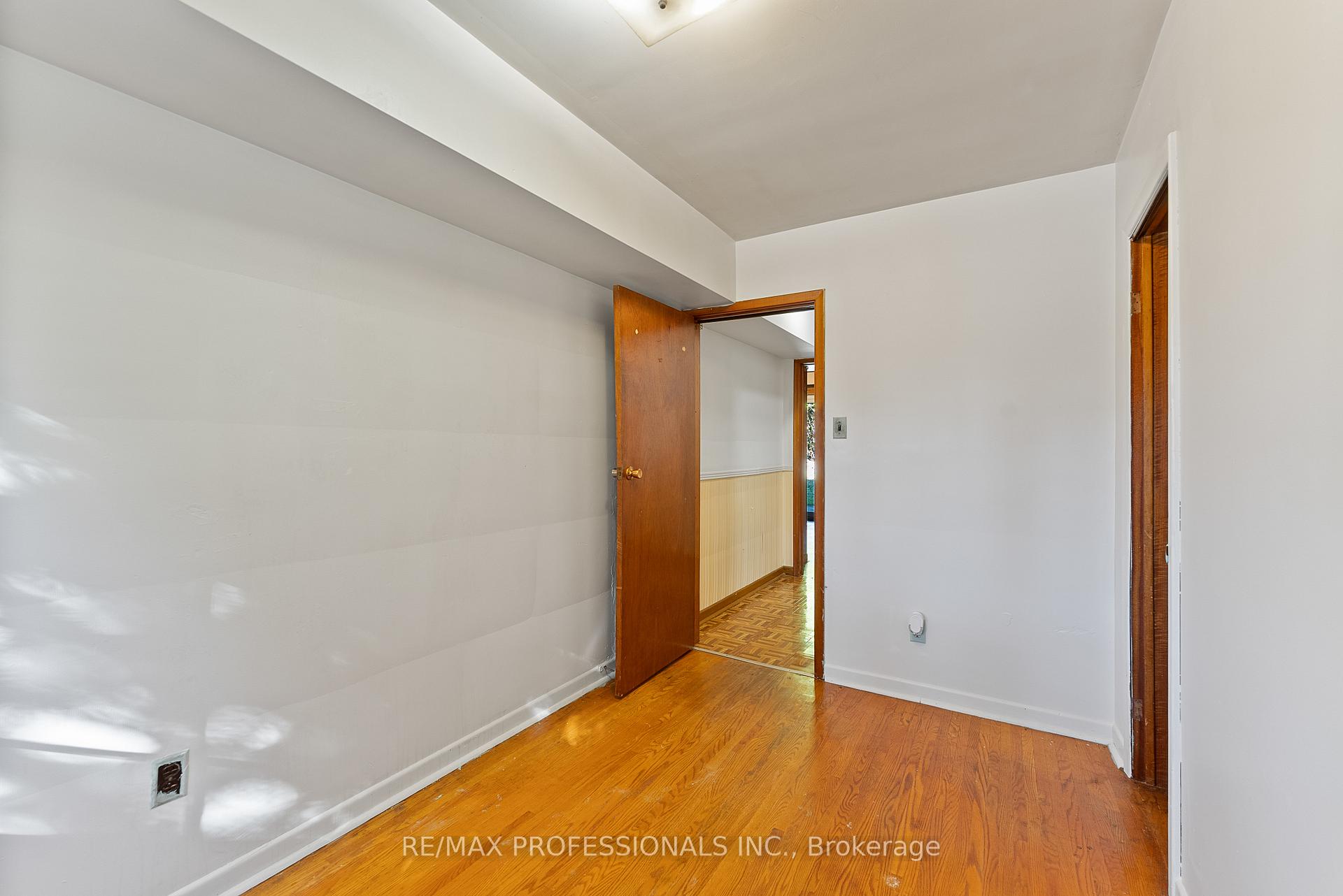 Photo 44 of 12 Drury Lane, Etobicoke, Humber Heights — HOMEH
