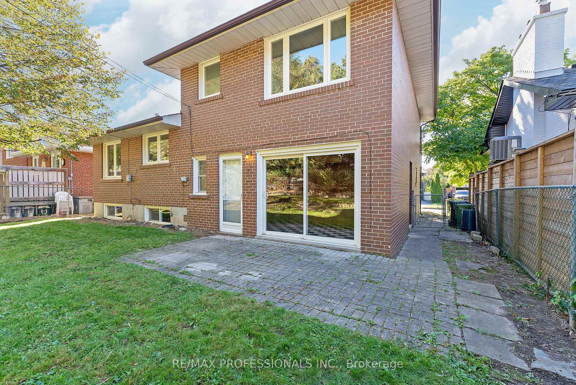 Photo 47 of 12 Drury Lane, Etobicoke, Humber Heights — HOMEH
