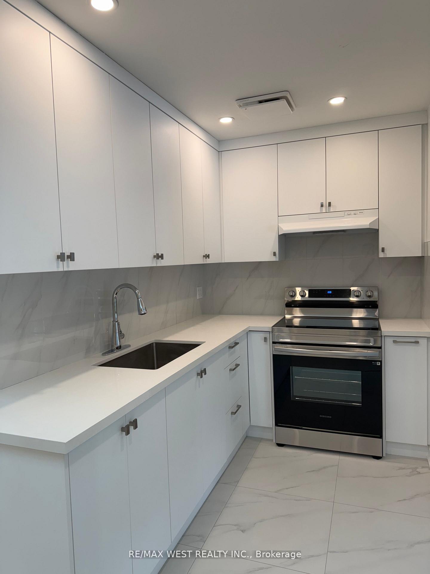 Photo 2 of Unit 2, 10 Tynevale Drive, Etobicoke, Willowridge-Martingrove-Richview — HOMEH