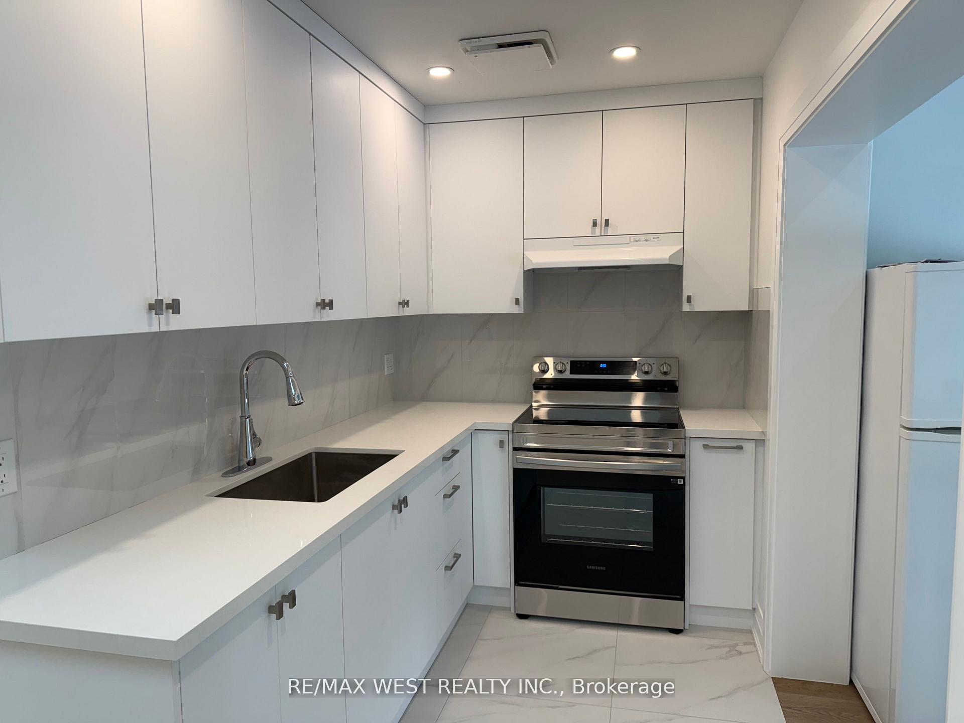 Photo 3 of Unit 2, 10 Tynevale Drive, Etobicoke, Willowridge-Martingrove-Richview — HOMEH