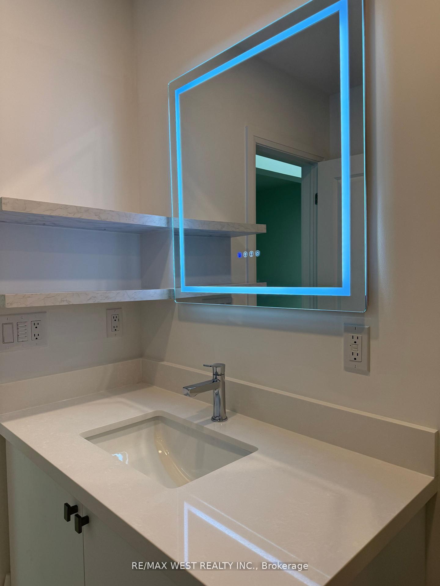Photo 12 of Unit 2, 10 Tynevale Drive, Etobicoke, Willowridge-Martingrove-Richview — HOMEH