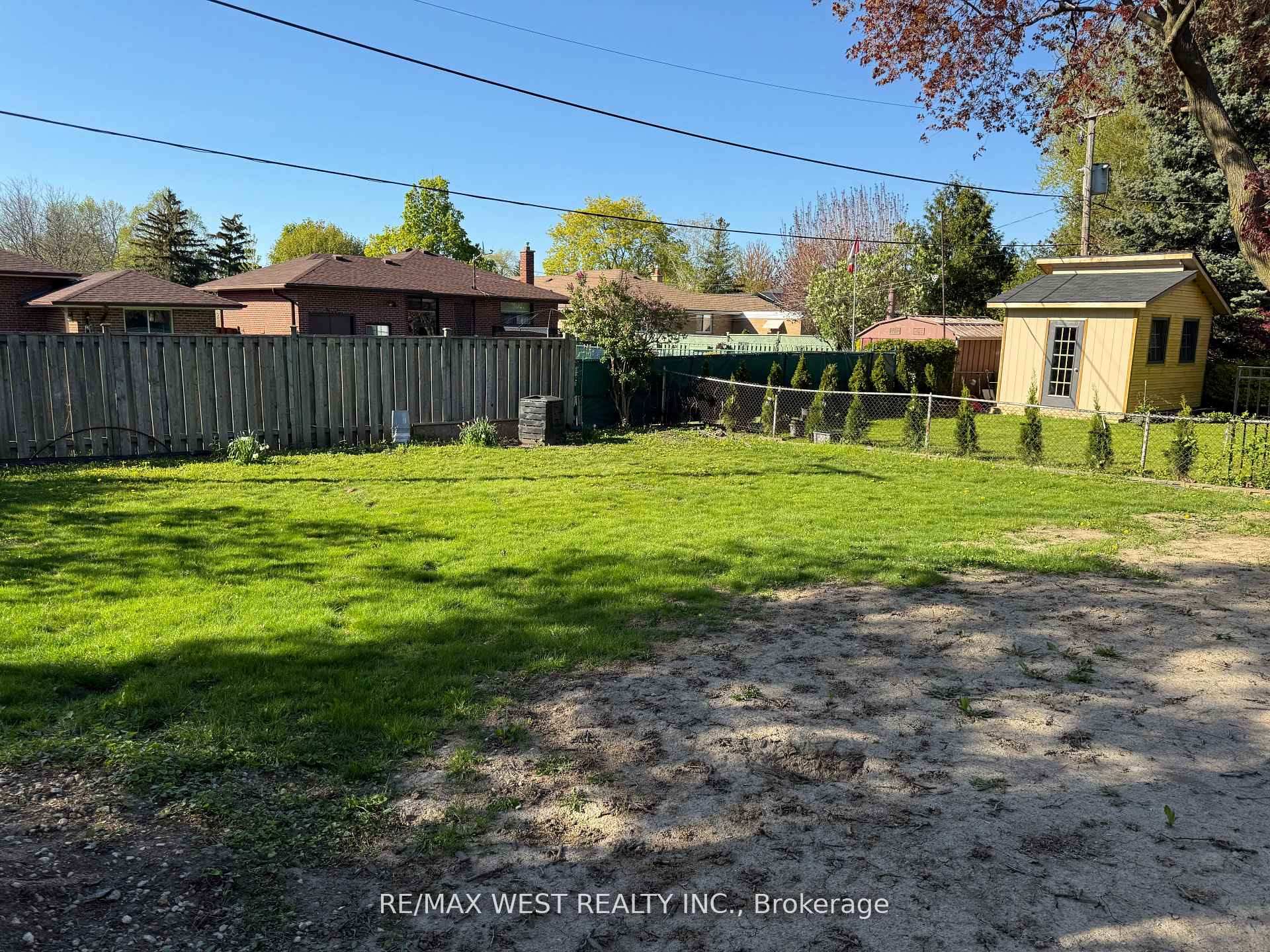 Photo 14 of Unit 2, 10 Tynevale Drive, Etobicoke, Willowridge-Martingrove-Richview — HOMEH