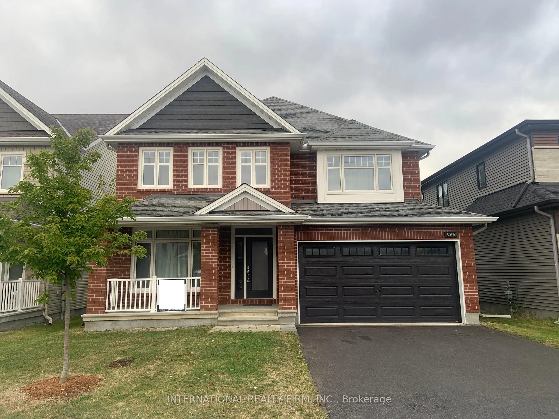 Front of 696 Moonflower Crescent N