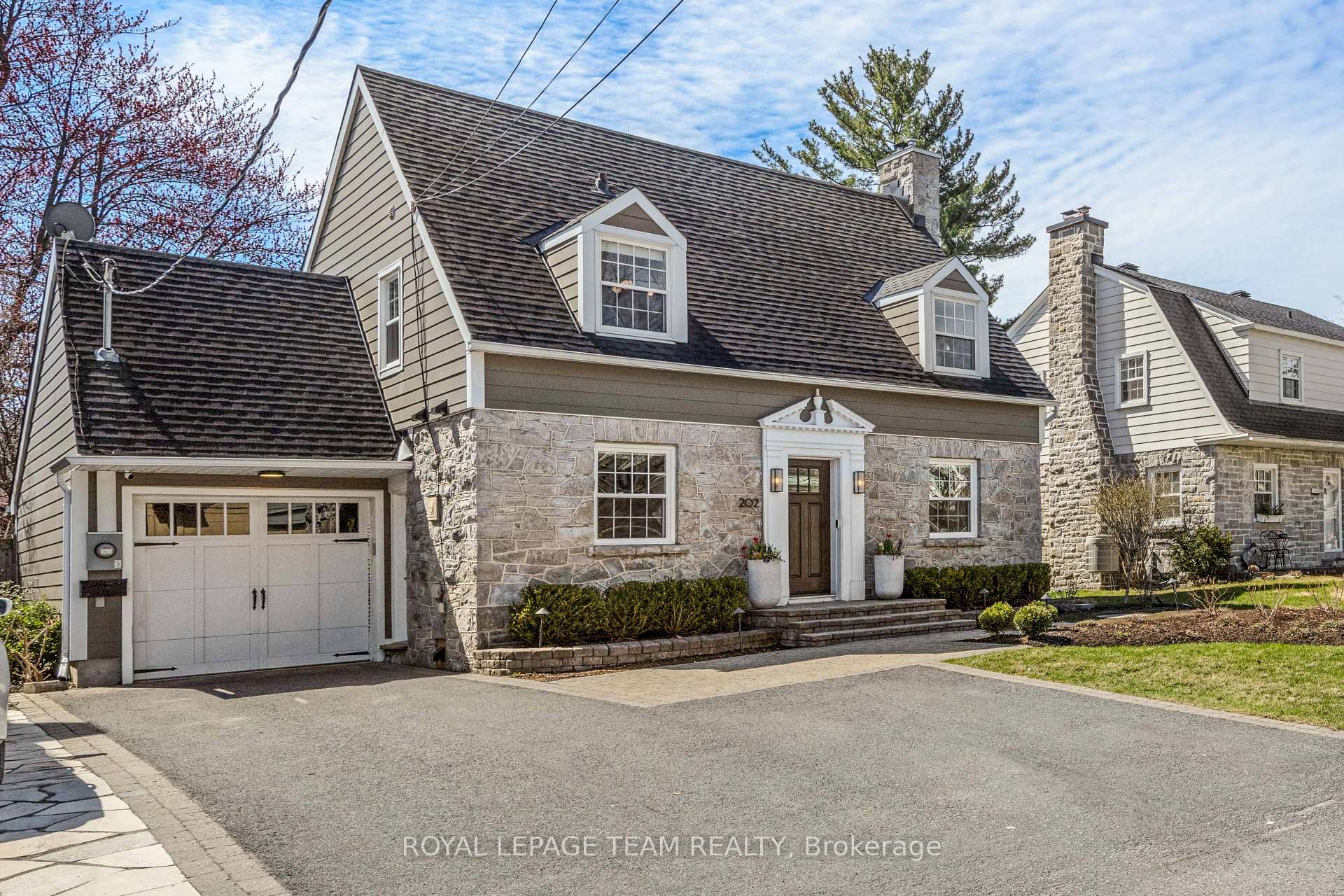 Photo 2 of 202 Faraday Street, Ottawa, Ottawa West — HOMEH