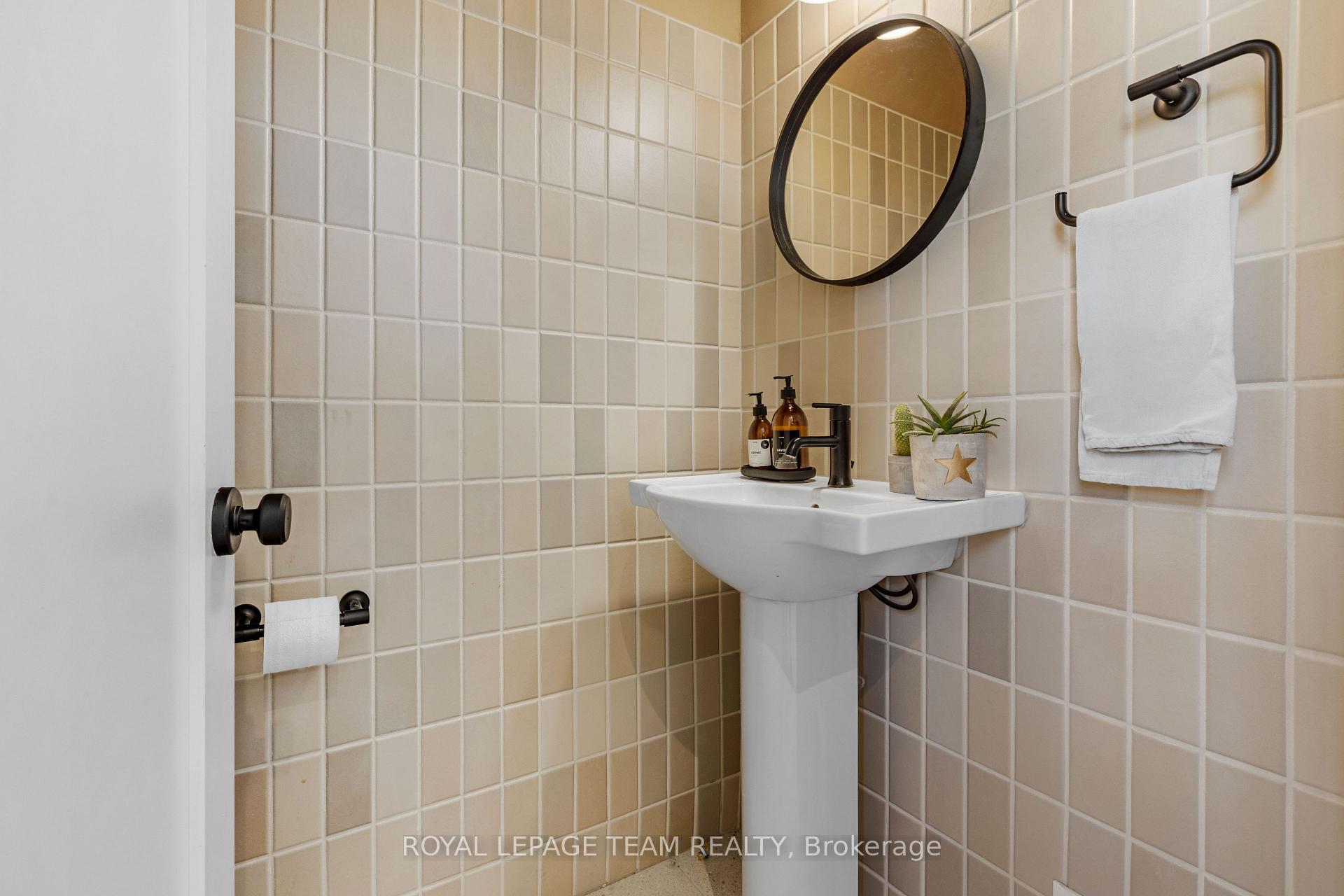 Photo 6 of 202 Faraday Street, Ottawa, Ottawa West — HOMEH