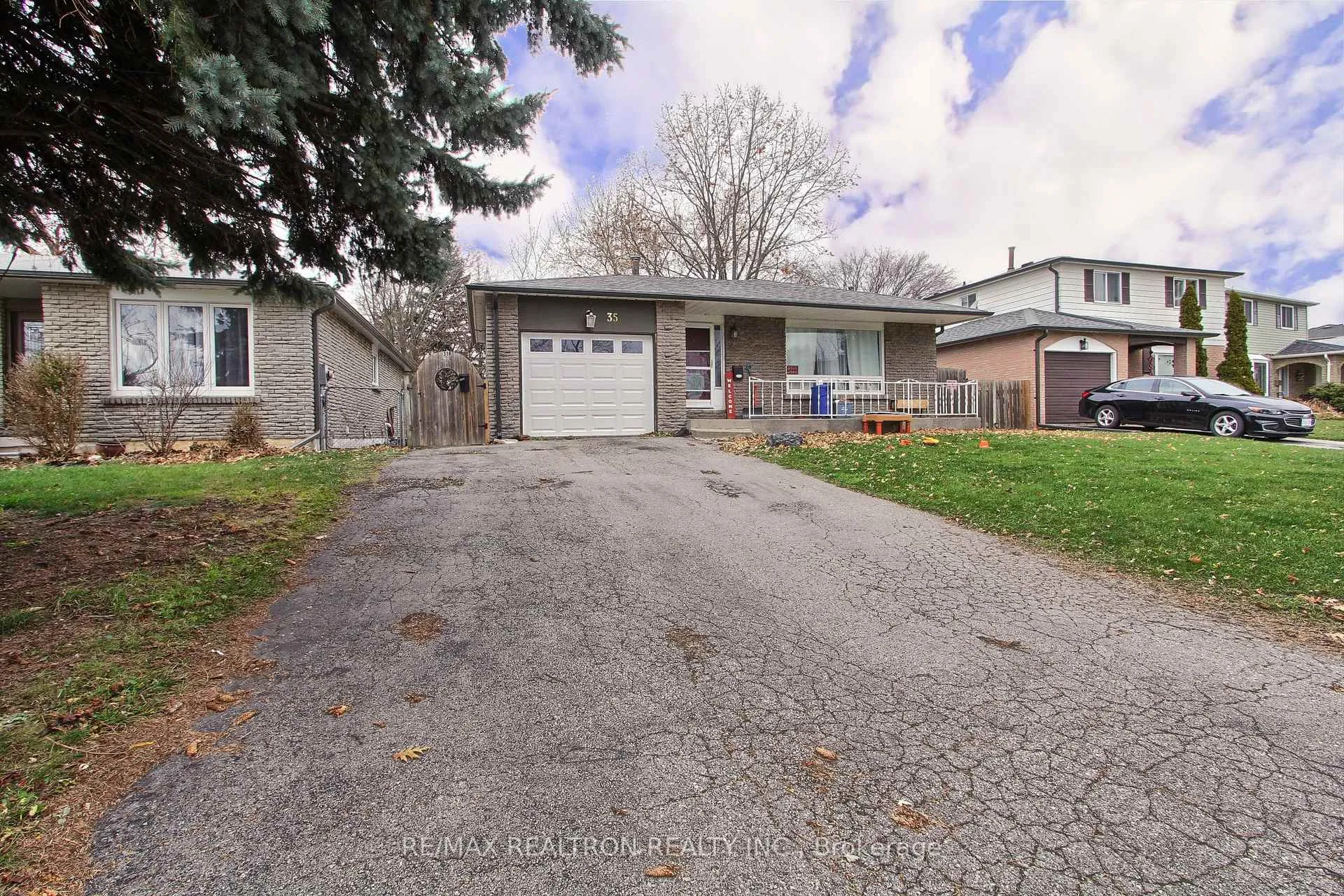 Photo 12 of 35 Harland Crescent, Ajax, South East — HOMEH