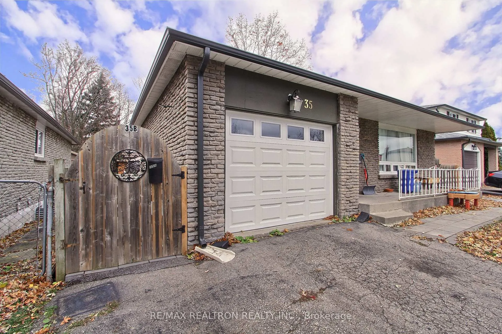Photo 17 of 35 Harland Crescent, Ajax, South East — HOMEH