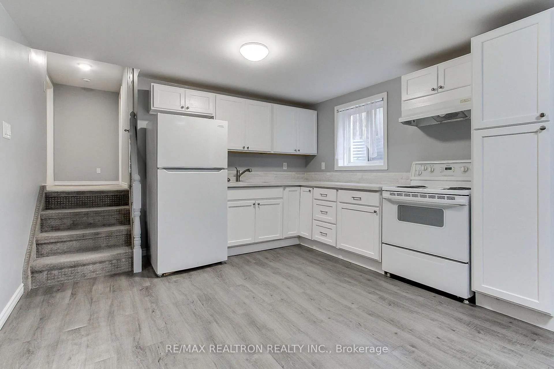 Photo 32 of 35 Harland Crescent, Ajax, South East — HOMEH