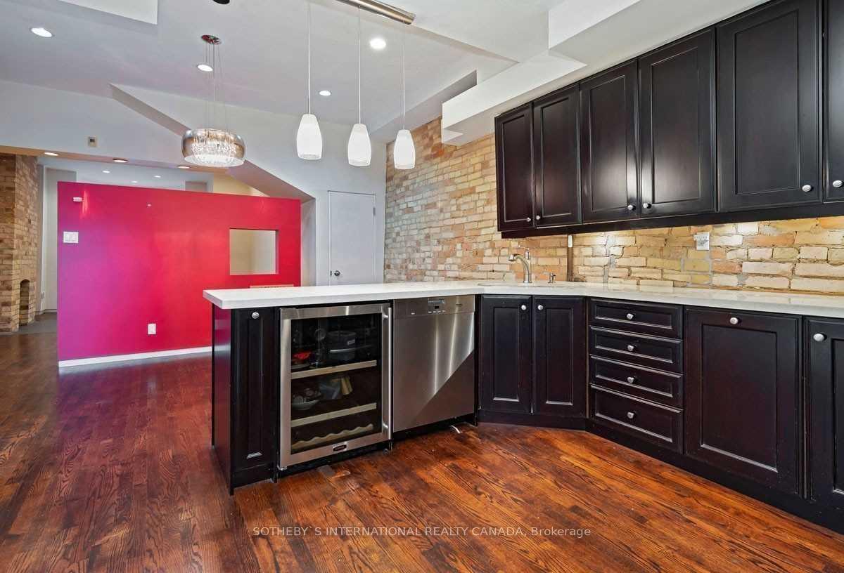 Photo 2 of Unit Main, 71 Sullivan Street, Toronto, Kensington-Chinatown — HOMEH