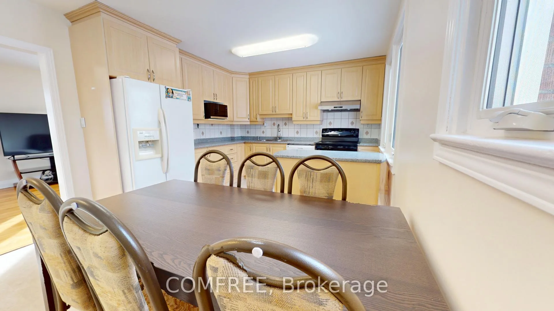 Photo 6 of 25 Seguin Street, Ottawa, Cardinal Heights — HOMEH