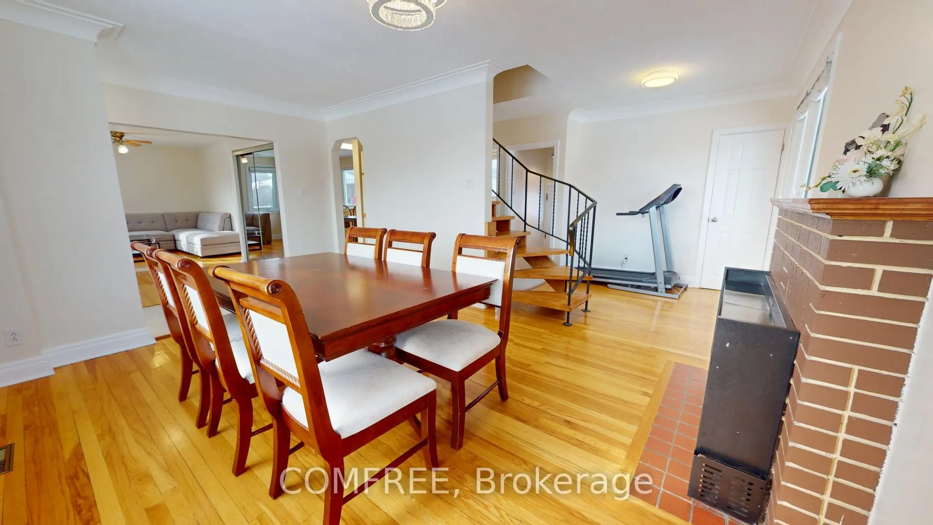 Photo 10 of 25 Seguin Street, Ottawa, Cardinal Heights — HOMEH