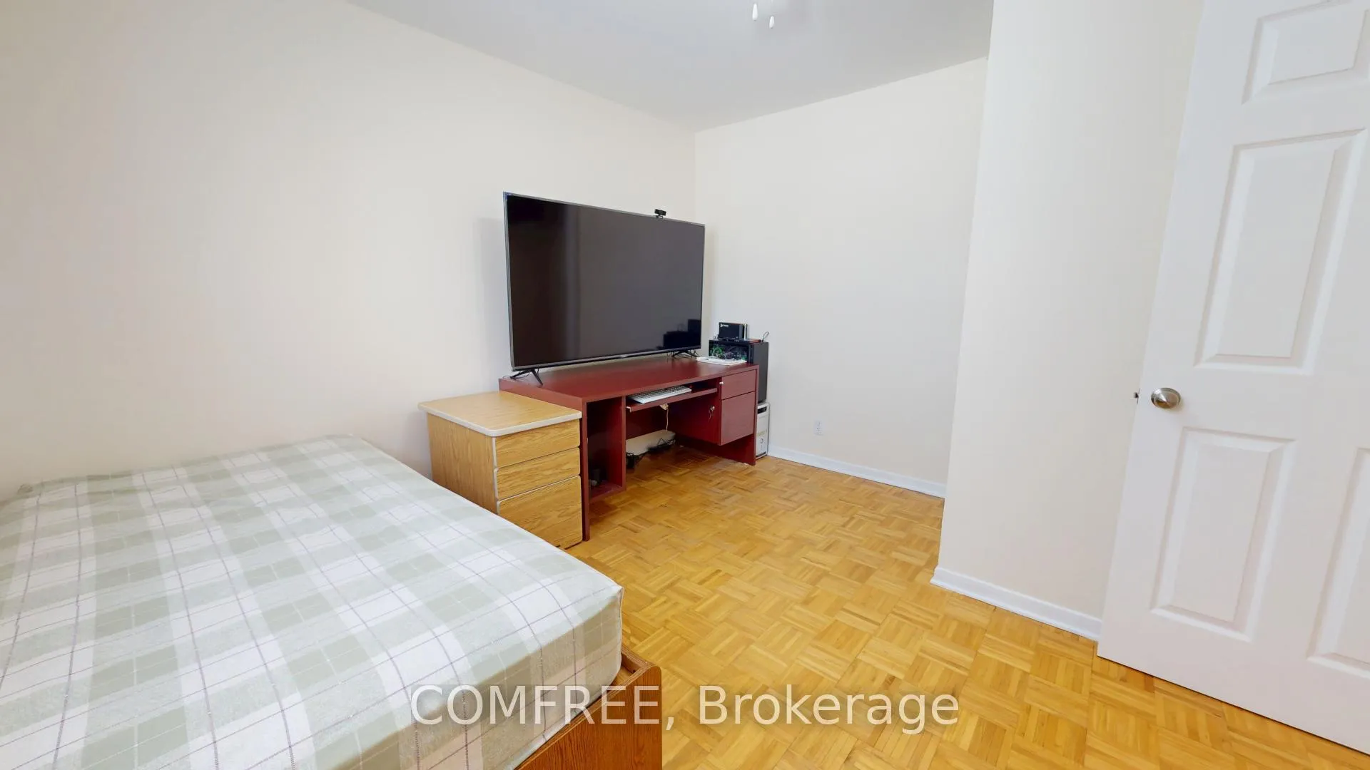 Photo 17 of 25 Seguin Street, Ottawa, Cardinal Heights — HOMEH