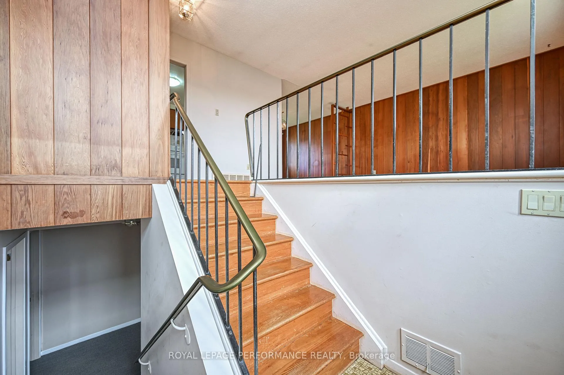 Photo 205 of 3036 Linton Road, Ottawa, Riverside Park South — HOMEH