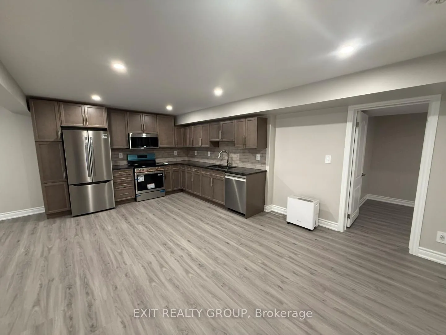 Photo 4 of Unit B, 26 Athabaska Drive, Belleville, Thurlow Ward — HOMEH