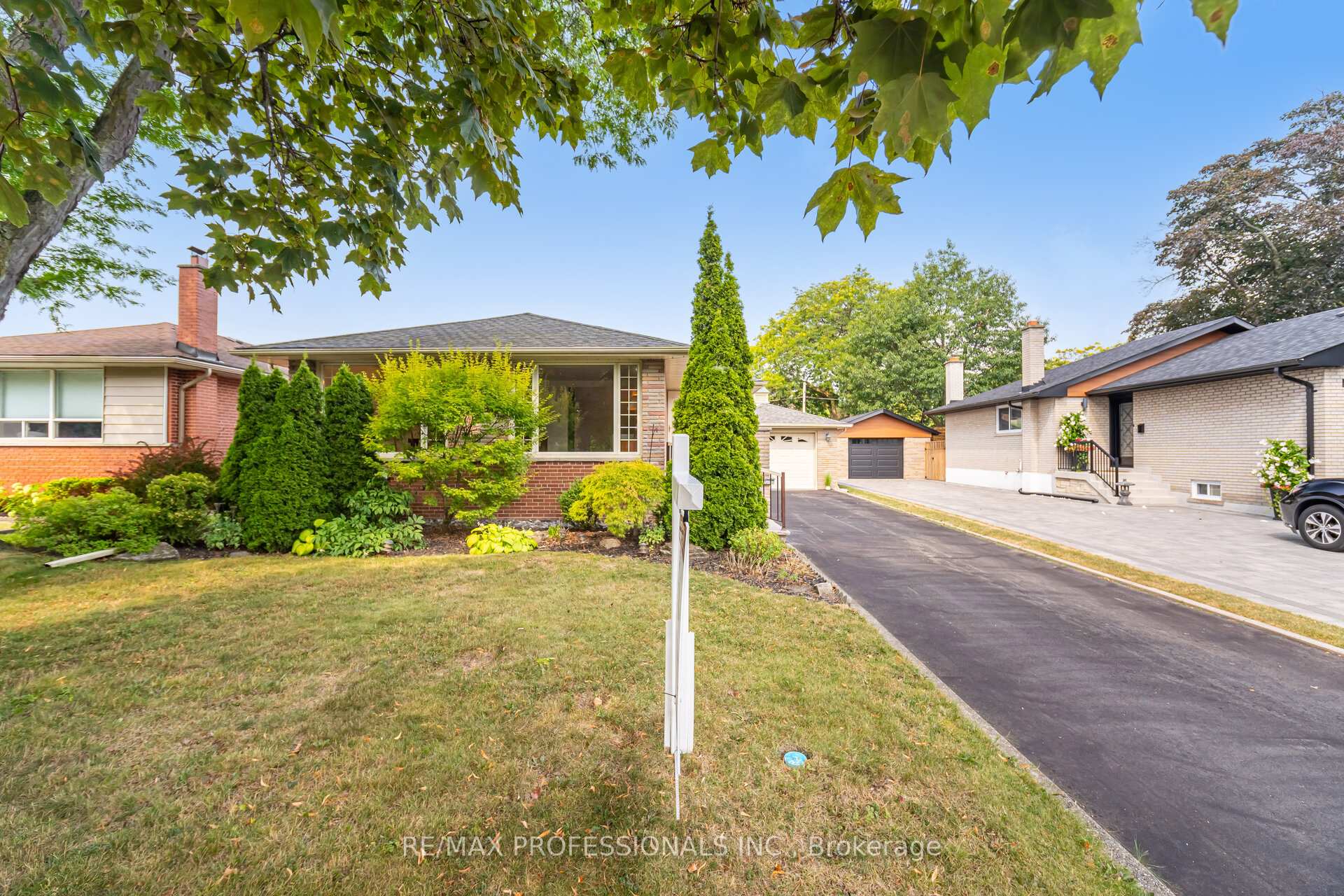 Photo 37 of 6 Tapley Drive, Etobicoke, Willowridge-Martingrove-Richview — HOMEH