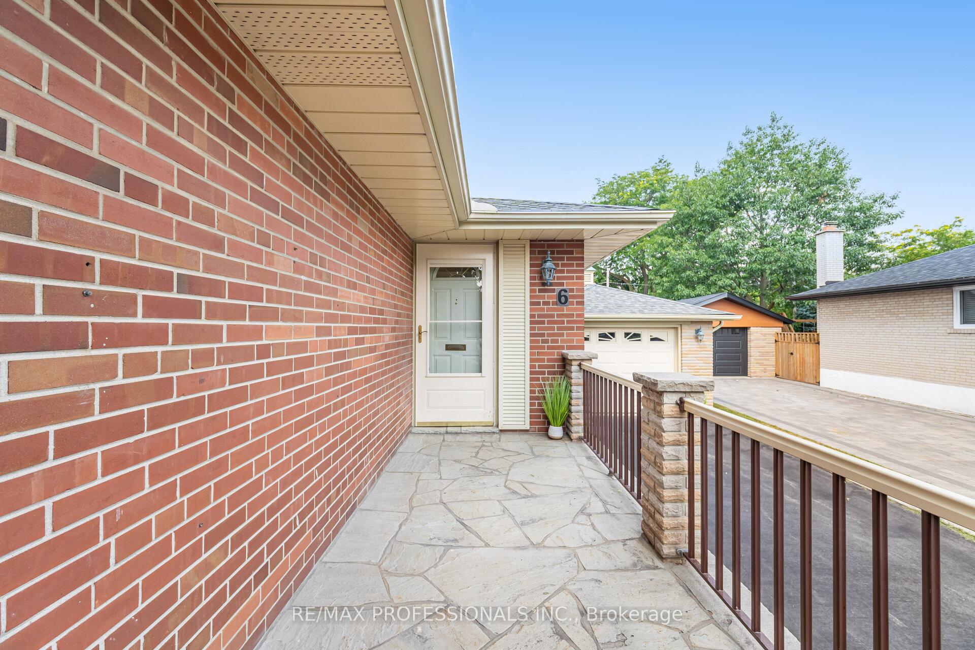 Photo 2 of 6 Tapley Drive, Etobicoke, Willowridge-Martingrove-Richview — HOMEH