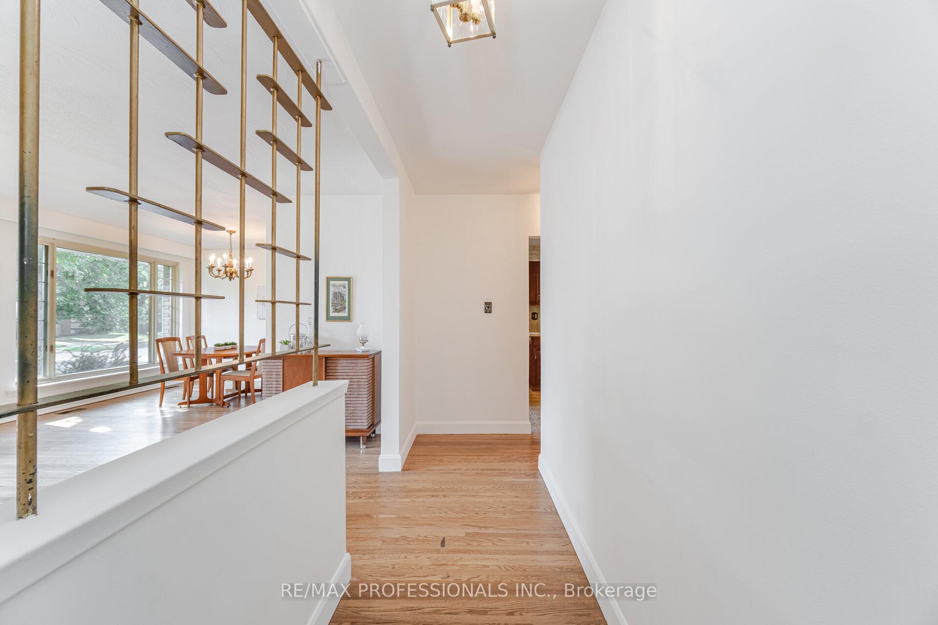 Photo 10 of 6 Tapley Drive, Etobicoke, Willowridge-Martingrove-Richview — HOMEH