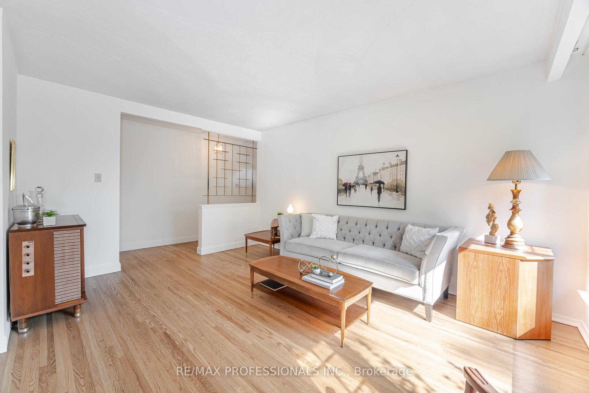 Photo 13 of 6 Tapley Drive, Etobicoke, Willowridge-Martingrove-Richview — HOMEH