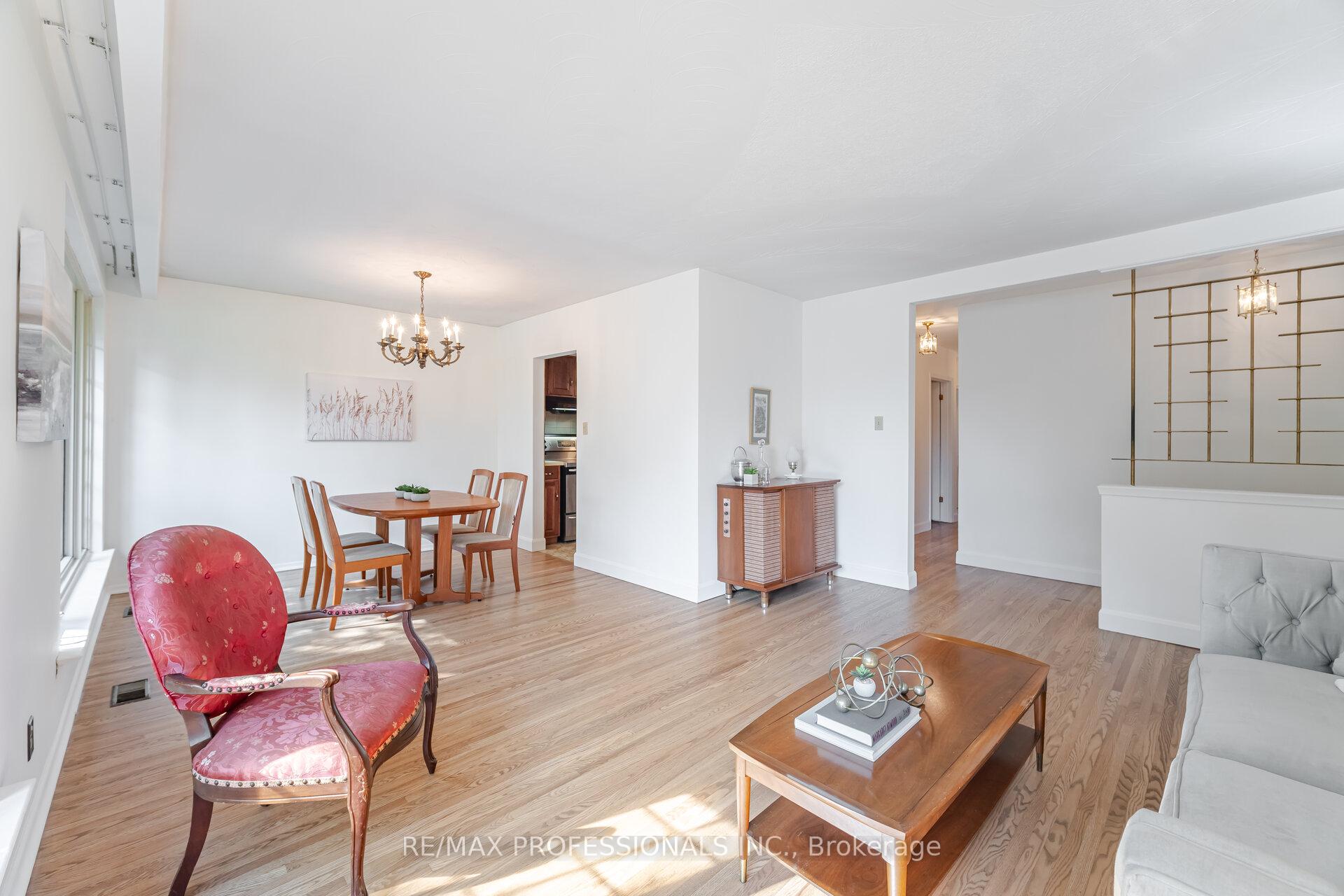 Photo 12 of 6 Tapley Drive, Etobicoke, Willowridge-Martingrove-Richview — HOMEH